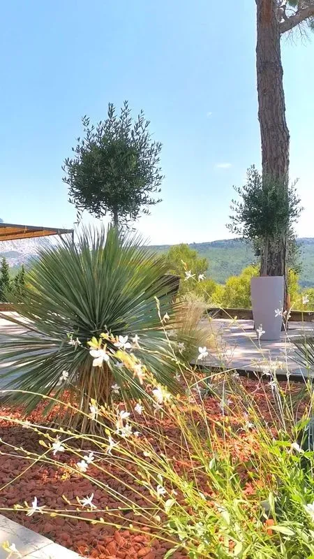 prive-le-tholonet-21